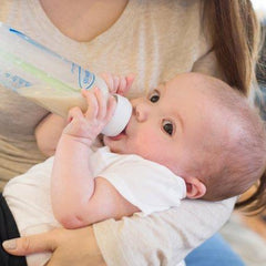 15 Tips for Breastfeeding Moms Who Travel