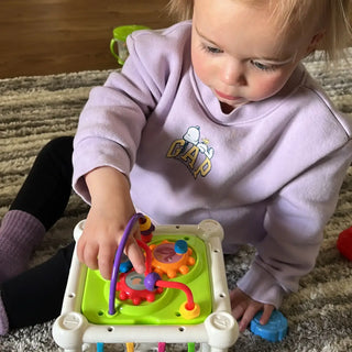 Discovery Toys Motor Skills Box Busy Activity Center 19m+ - 9