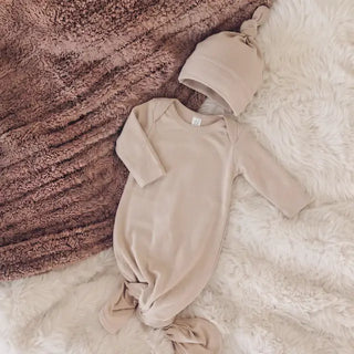 sugar + maple gown + hat tan / 0-3m - 6